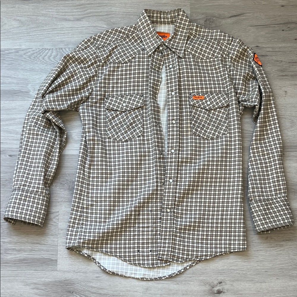 Wrangler Men's Tan and White Plaid Button Down Shirt